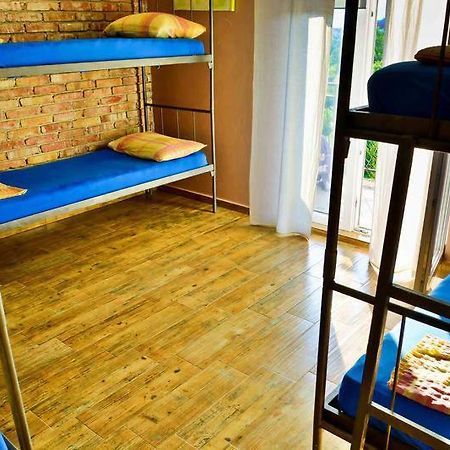 Hostel Anton 티바트 외부 사진