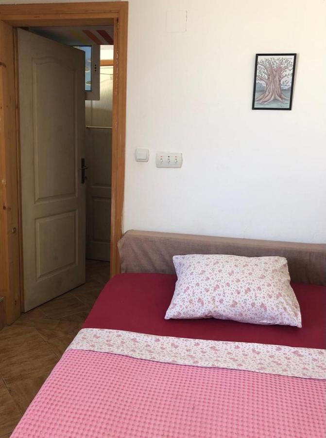 Hostel Anton 티바트 외부 사진
