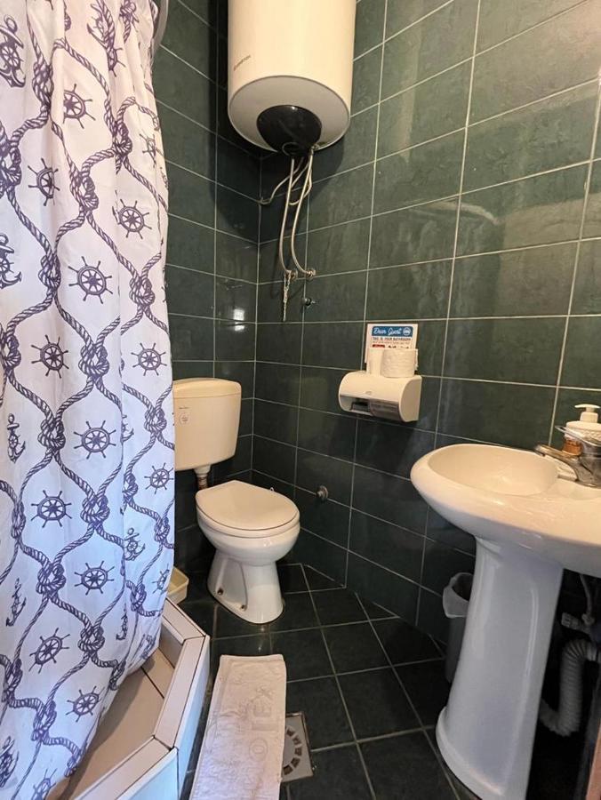 Hostel Anton 티바트 외부 사진