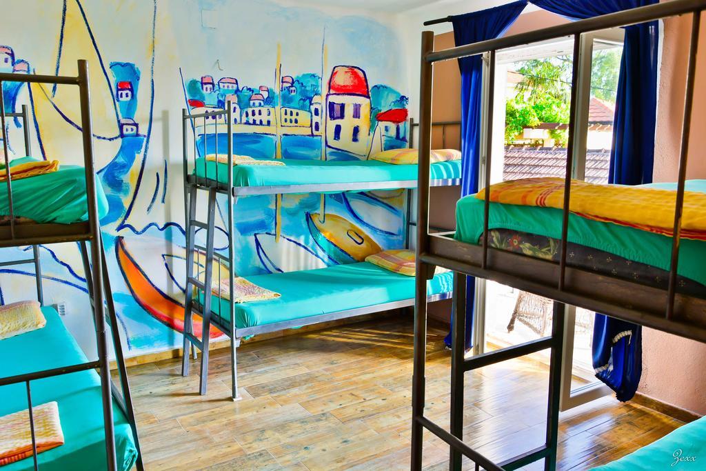 Hostel Anton 티바트 객실 사진