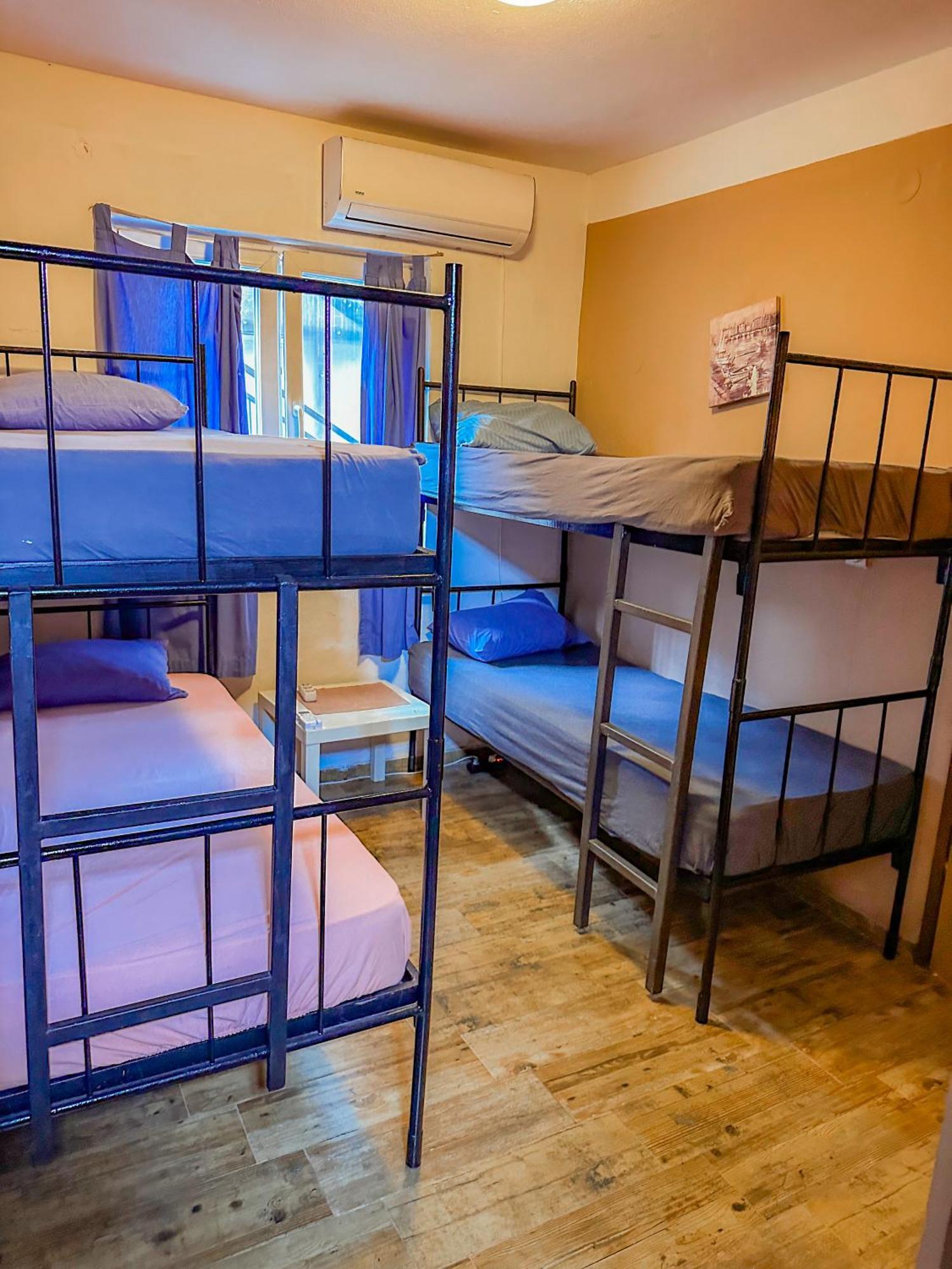 Hostel Anton 티바트 외부 사진