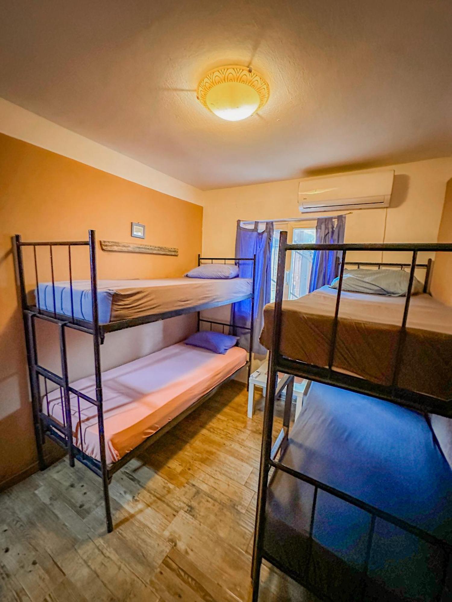 Hostel Anton 티바트 외부 사진