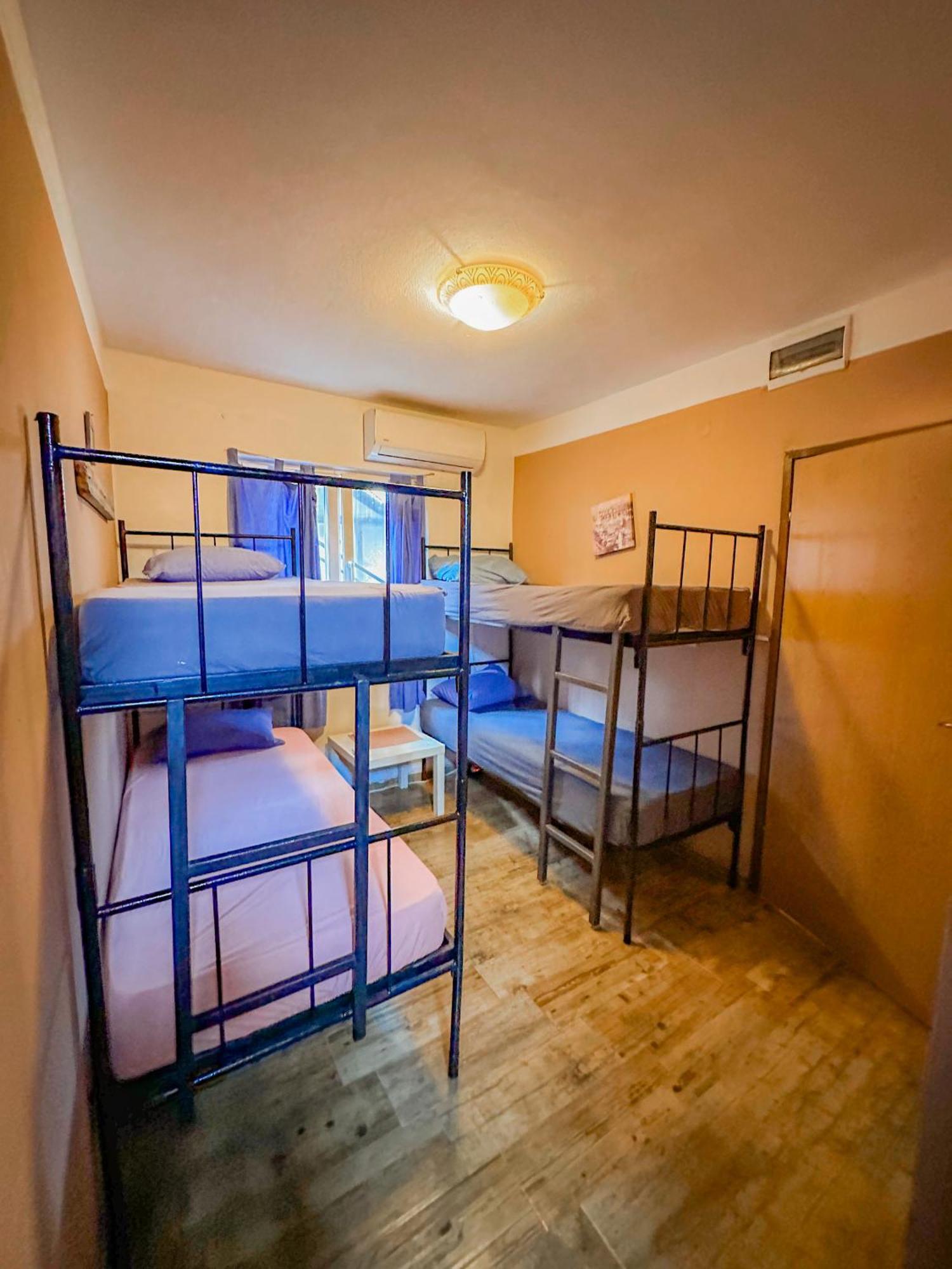 Hostel Anton 티바트 외부 사진