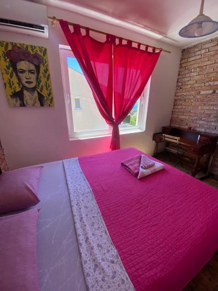 Hostel Anton 티바트 외부 사진