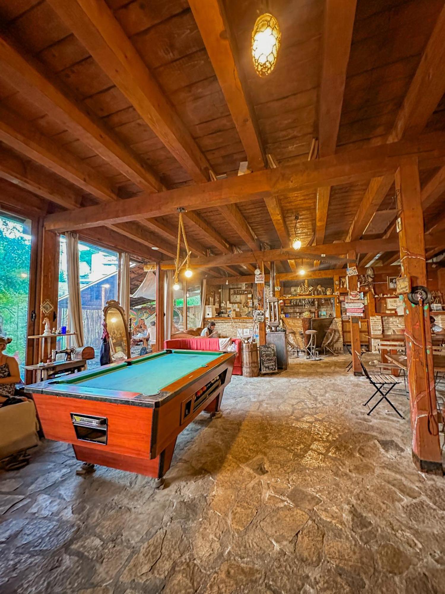 Hostel Anton 티바트 외부 사진