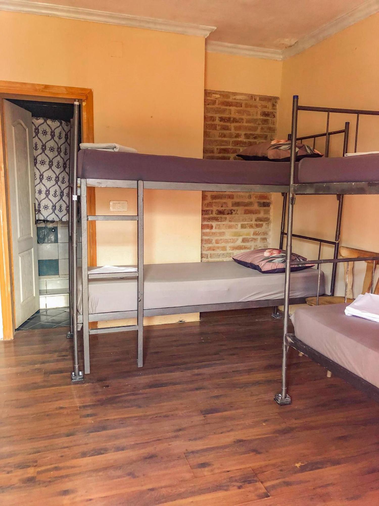 Hostel Anton 티바트 외부 사진