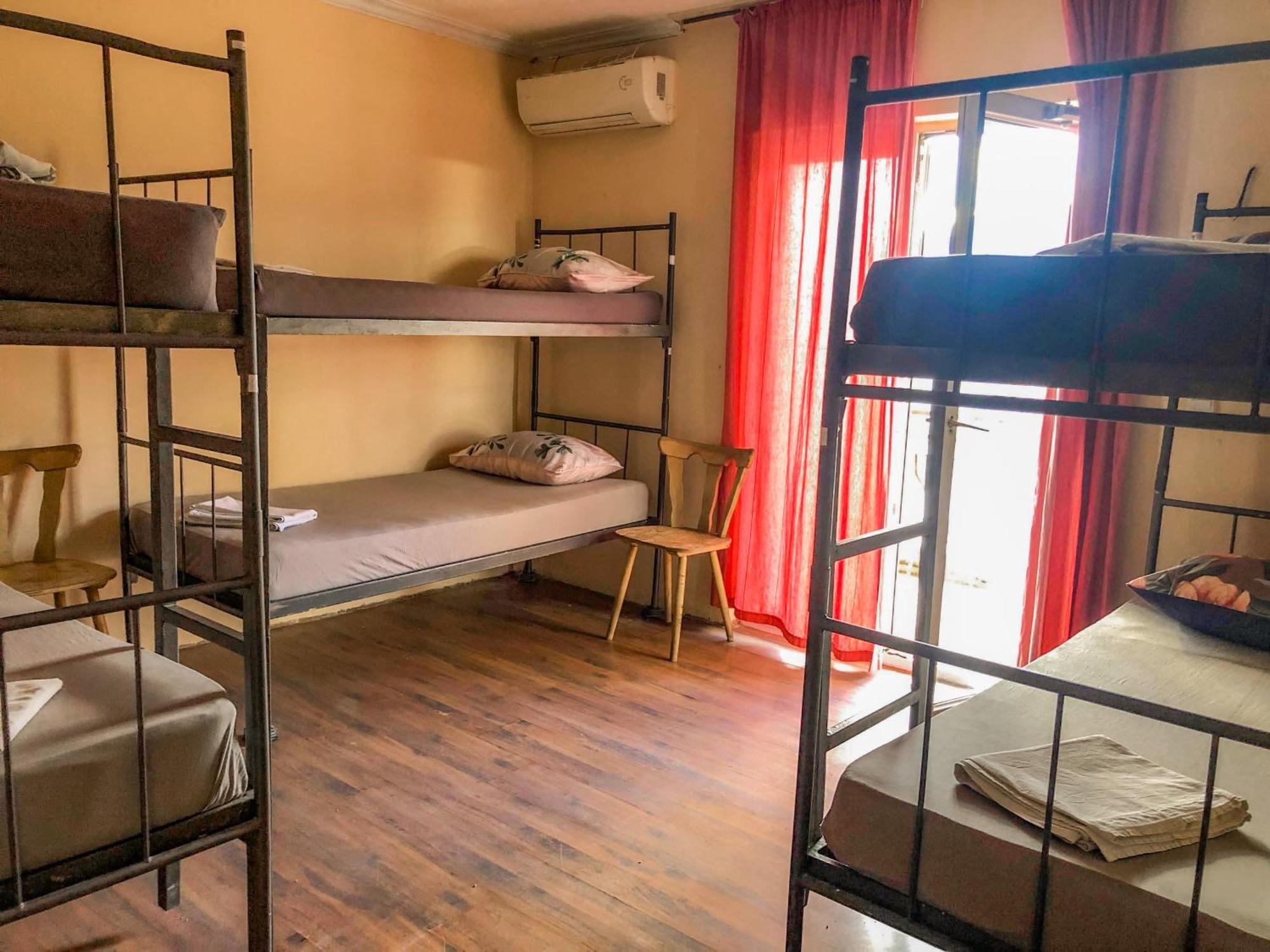 Hostel Anton 티바트 외부 사진