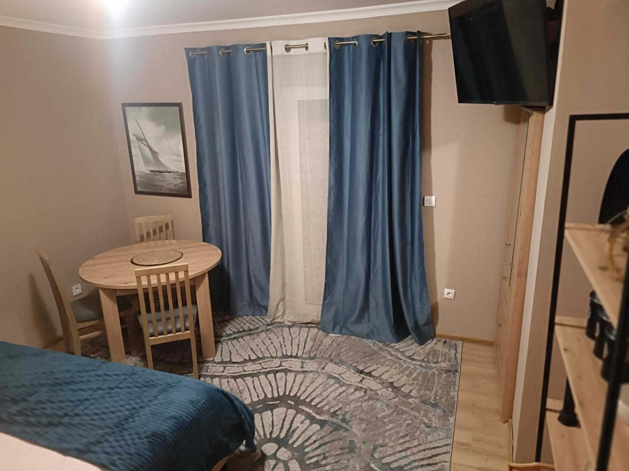 Hostel Anton 티바트 외부 사진