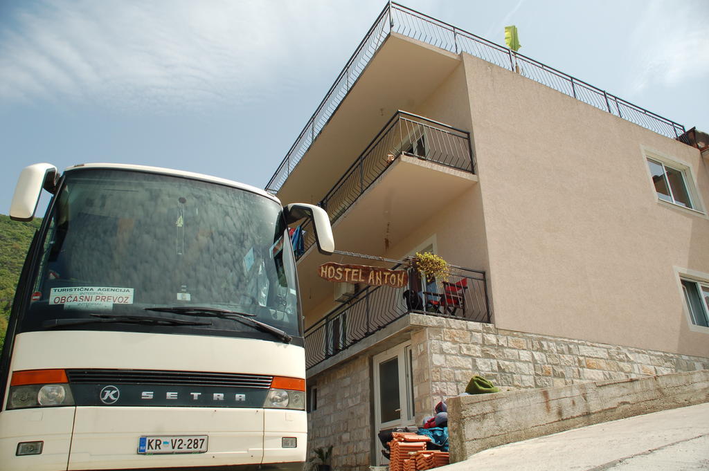 Hostel Anton 티바트 외부 사진