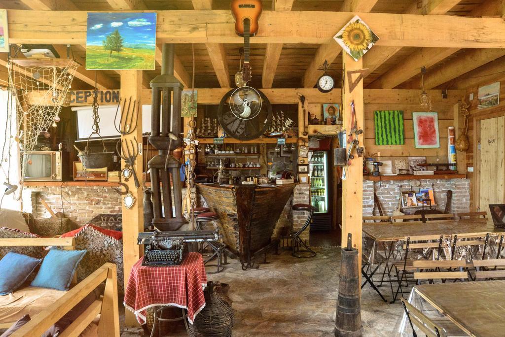 Hostel Anton 티바트 외부 사진