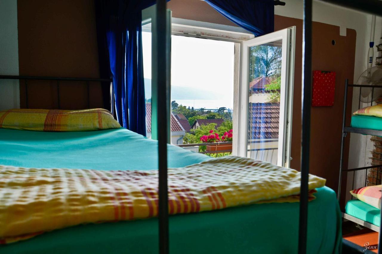 Hostel Anton 티바트 객실 사진